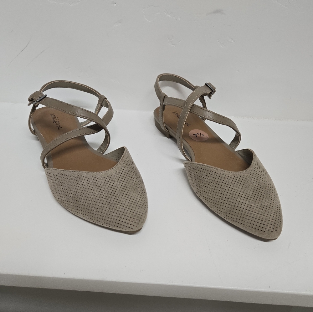 Indigo Rd. Women's Taupe Flats size 7.5